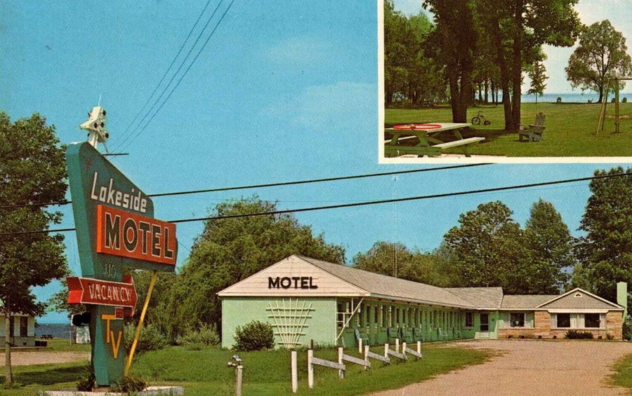 Lakeside Motel - Vintage Postcard (newer photo)